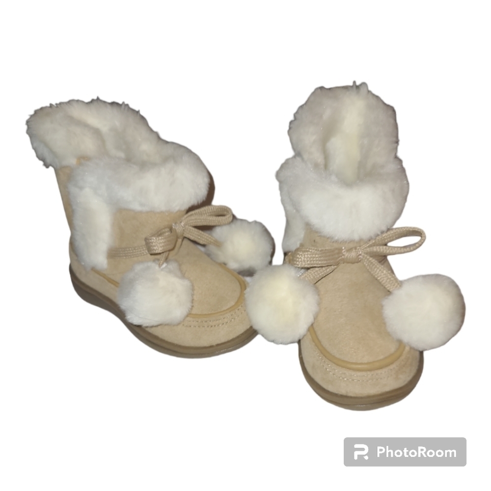 Kid Connection* Pom Pom Boot* Suede/Faux Fur Lining* Velcro Side* Sz 4